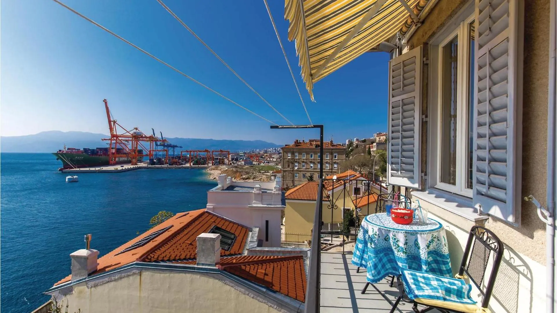 Gorgeous Apartment In Rijeka With Kitchen 0*,